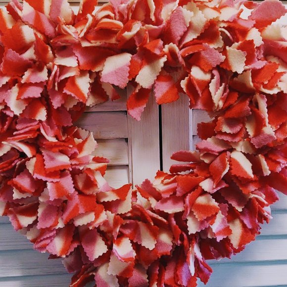 Hand Crafted Pink/Red/White Fleece Fabric Rag Heart Wreath Valentine's Day 16" - Picture 2 of 6
